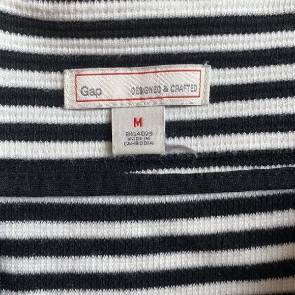 GAP striped skirt, size medium. - Picture 2 of 8